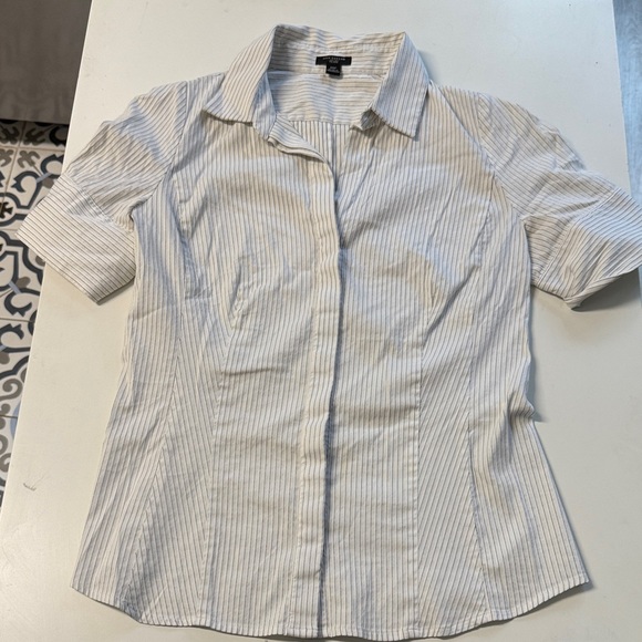 Ann Taylor Black and White Striped short sleeve button down - Picture 1 of 5